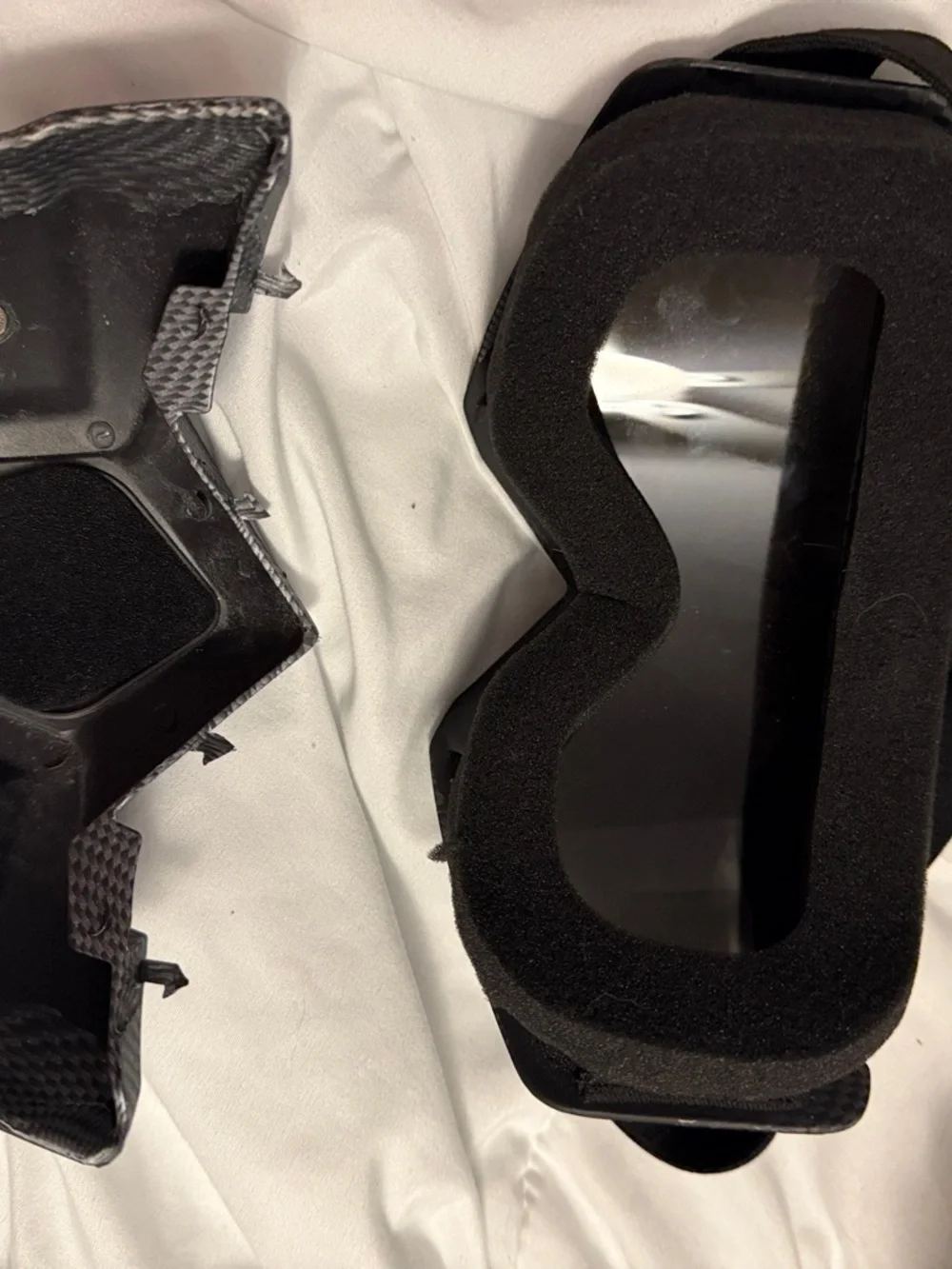 Carbon Fiber Effect Men's Protective Face Mask with Mirrored Lens